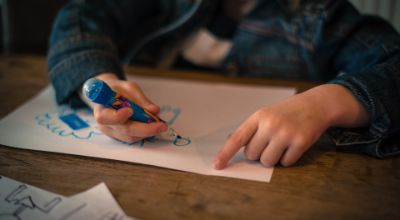 scuola bimbo che disegna scuola bimbo che disegna